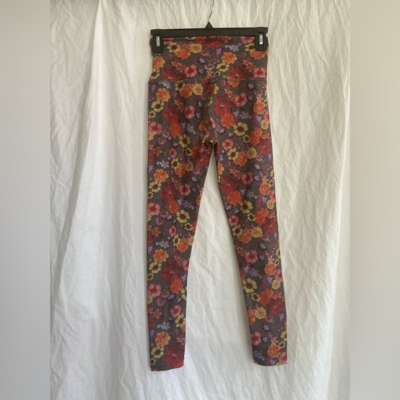 Beyond Yoga Pressed Flowers SoftMark High Waisted Midi Legging Size Small - Picture 4 of 16
